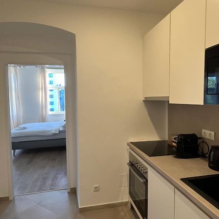 Apartment Schoenbrunn Near Metro Wien Exteriör bild