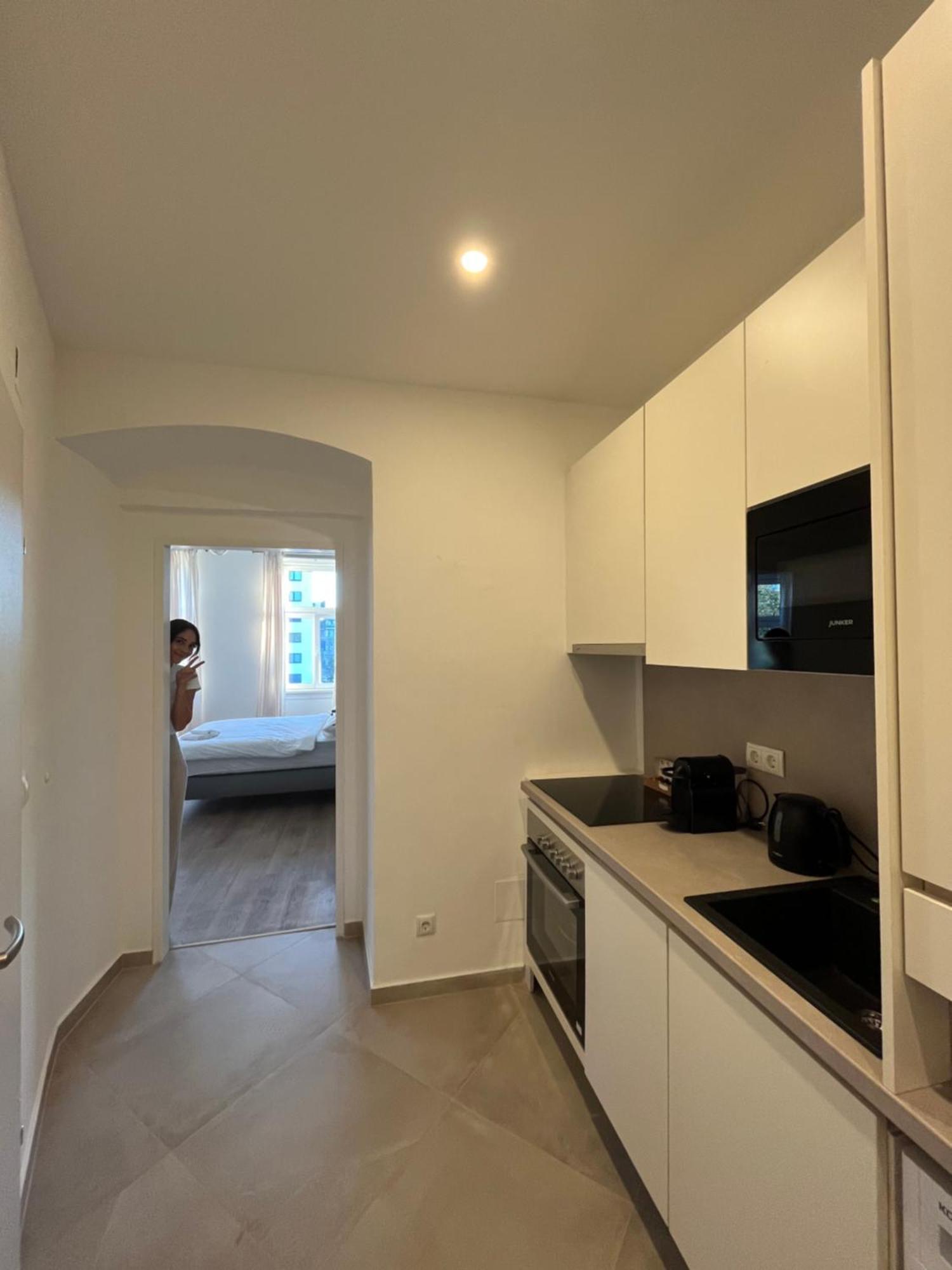 Apartment Schoenbrunn Near Metro Wien Exteriör bild