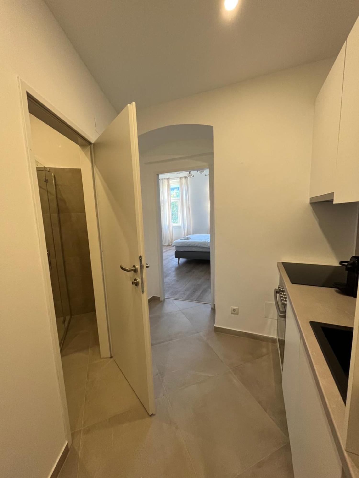 Apartment Schoenbrunn Near Metro Wien Exteriör bild