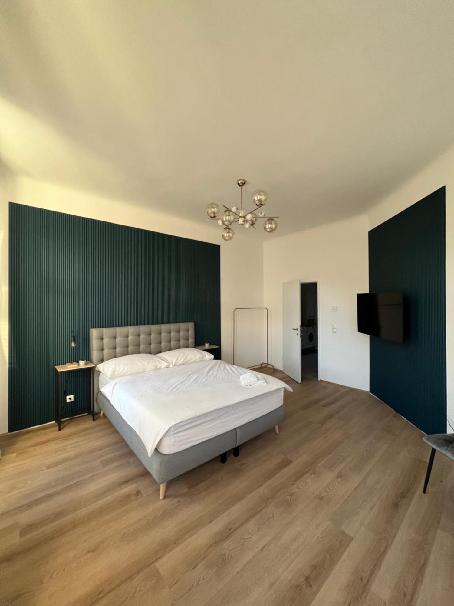 Apartment Schoenbrunn Near Metro Wien Exteriör bild