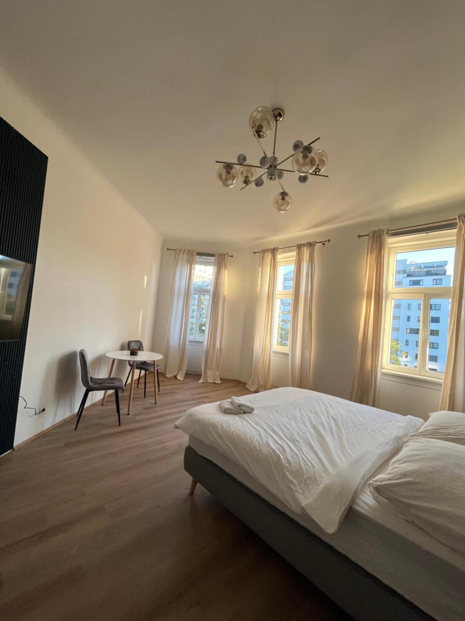 Apartment Schoenbrunn Near Metro Wien Exteriör bild