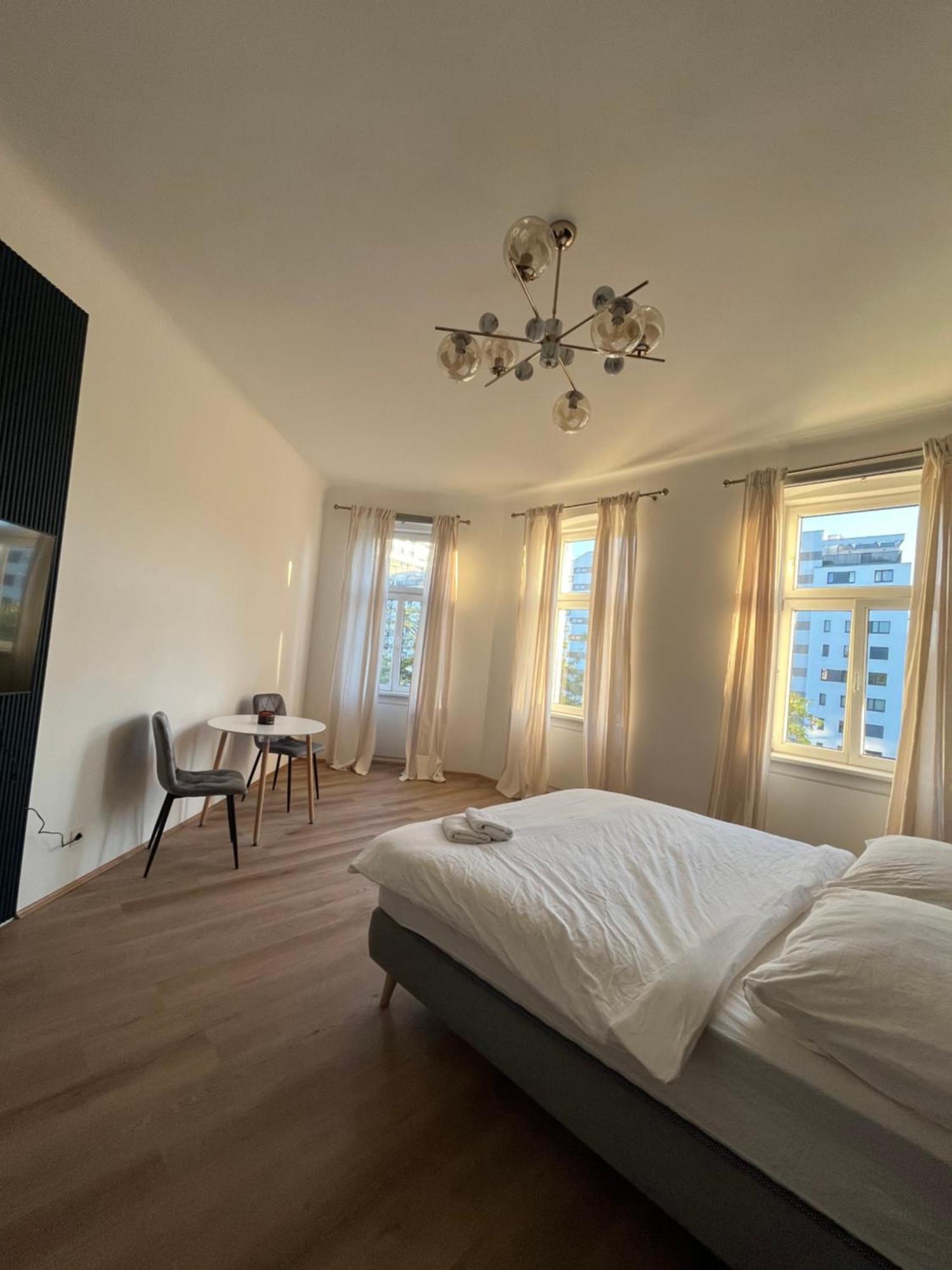 Apartment Schoenbrunn Near Metro Wien Exteriör bild